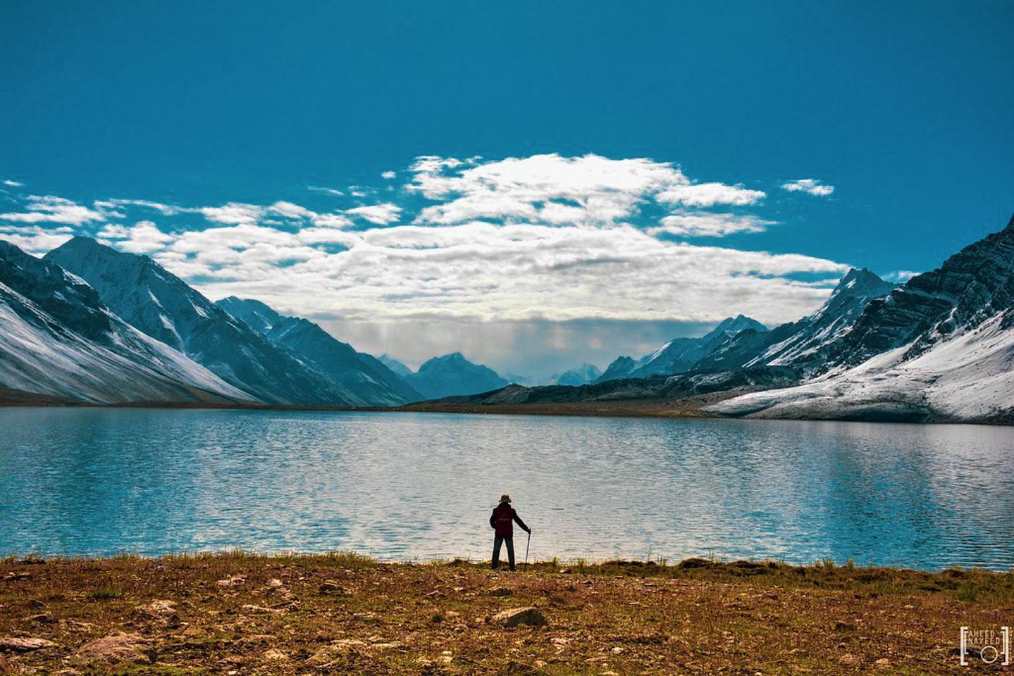 The rewarding hike to Karambar Lake