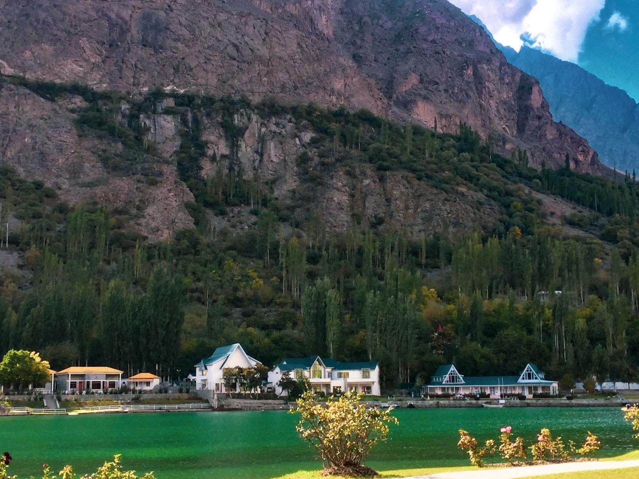 Beautiful huts surrounding Lower Kachura Lake