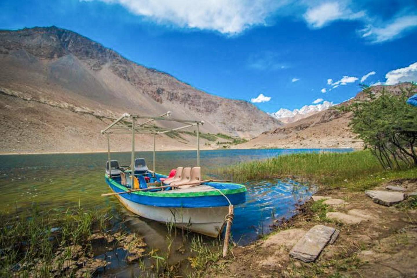 Boating on Borith Lake