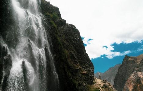 Eye-catching view of Manthoka Waterfall