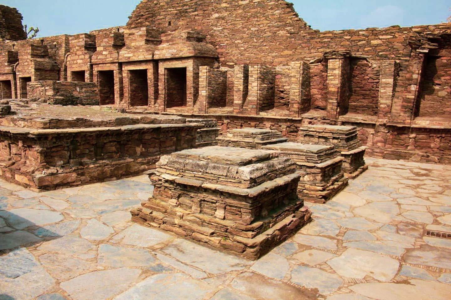  The Buddhist relics of Takht-i-Bahi