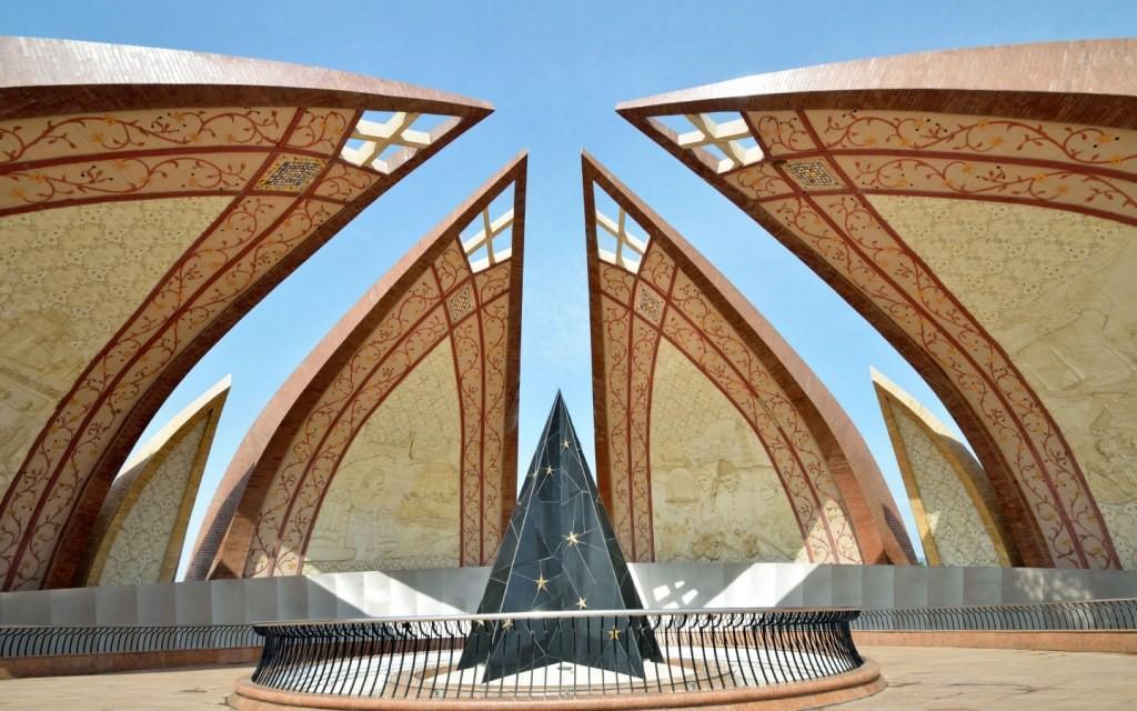 The splendid architecture of the Monument
